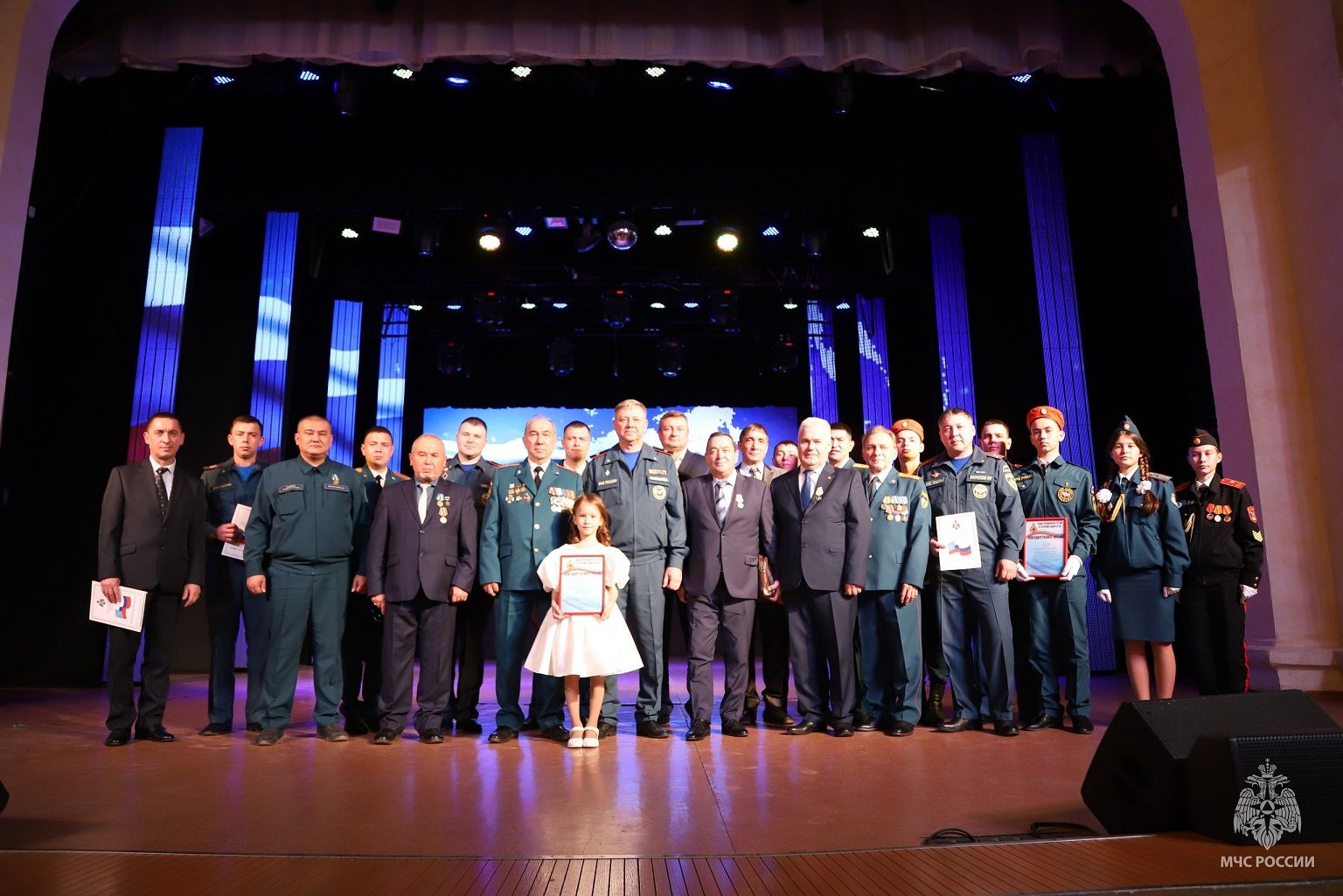 Торжественное собрание сотрудников и ветеранов МЧС России
