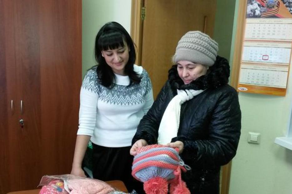 В дар – зимние вязаные шапки
