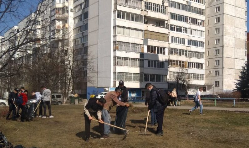 На санитарную пятницу вышли сотрудники предприятий и учреждений Кировского района Уфы