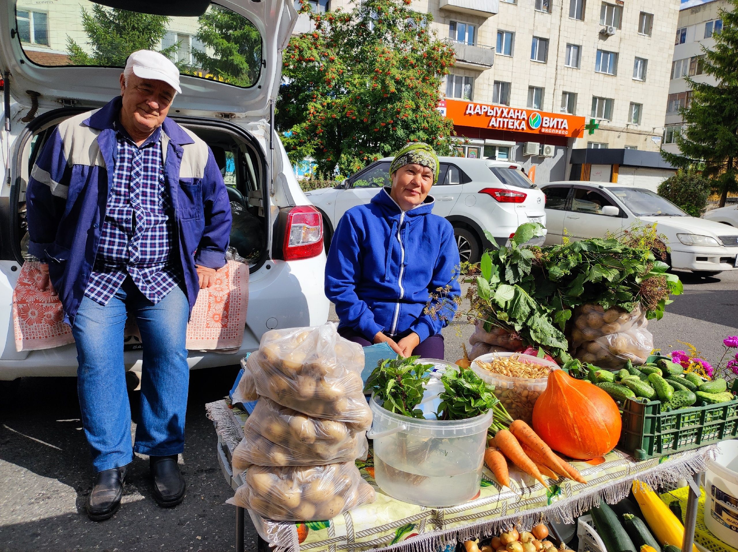 В Деме проходит первая сельскохозяйственная ярмарка сезона