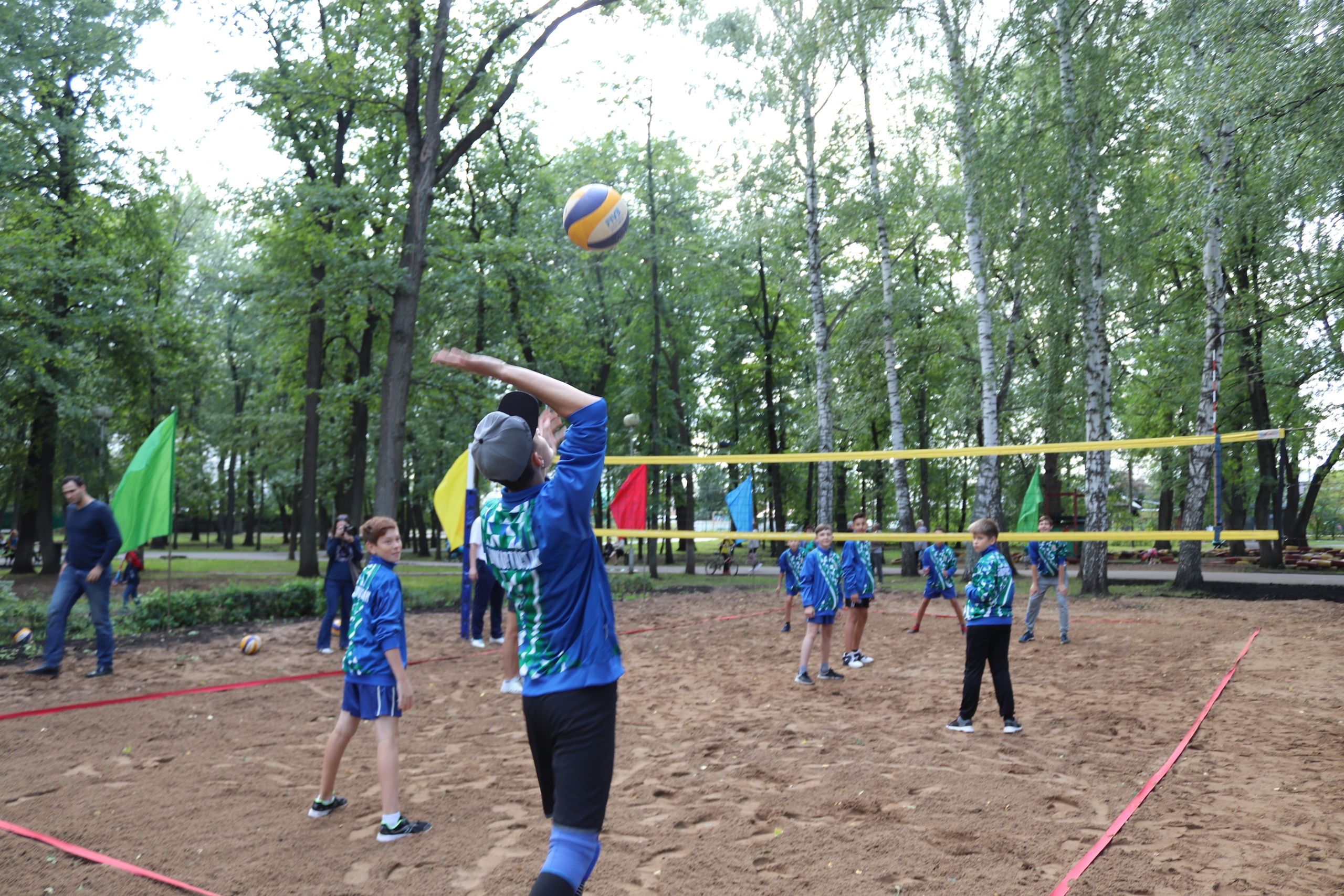 В Демском районе Уфы состоялось открытие перовой волейбольной площадки в рамках проекта «Волейбол в каждый двор»