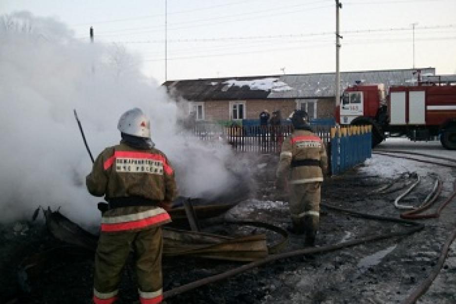 Пожарные предотвратили взрыв пропановых баллонов