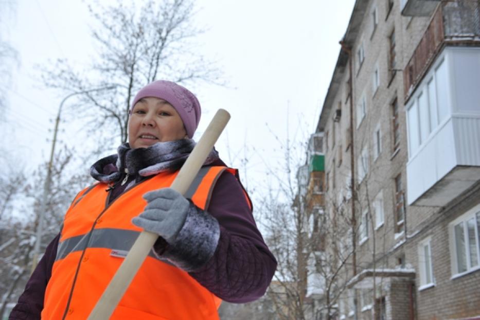Фавзана Ахметова из ЖЭУ №27 стала лучшим дворником района.