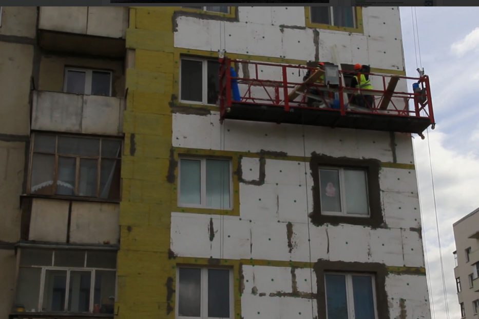 В Калининском районе продолжается капитальный ремонт домов