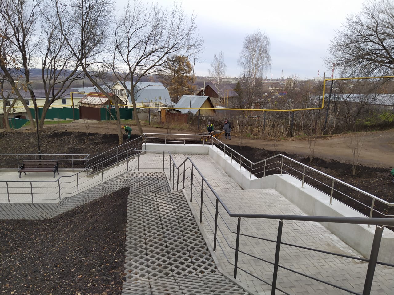В парке Победы завершаются восстановительные работы Дежневской лестницы