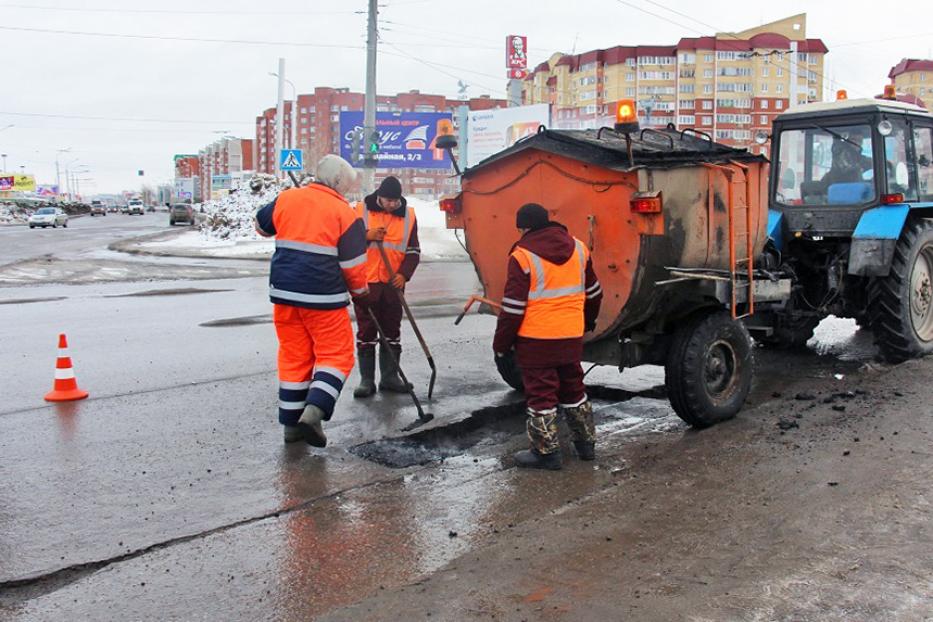 В Уфе продолжается ямочный ремонт дорог