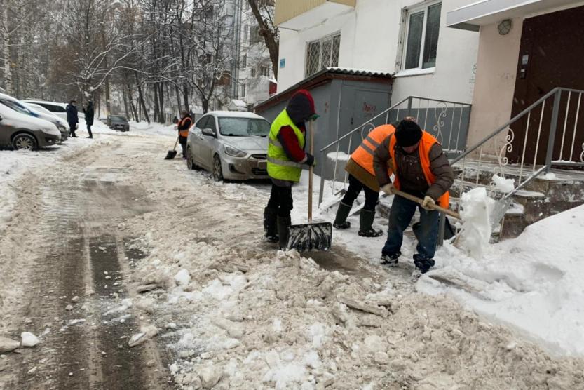 Работаем в районе. Уборка дорог. Расчистка снега на участке. Уборка снега в Советском ХМАО. Служба озеленения.