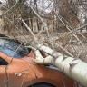 Последствия шквалистого ветра устраняются коммунальными службами Демского района оперативно