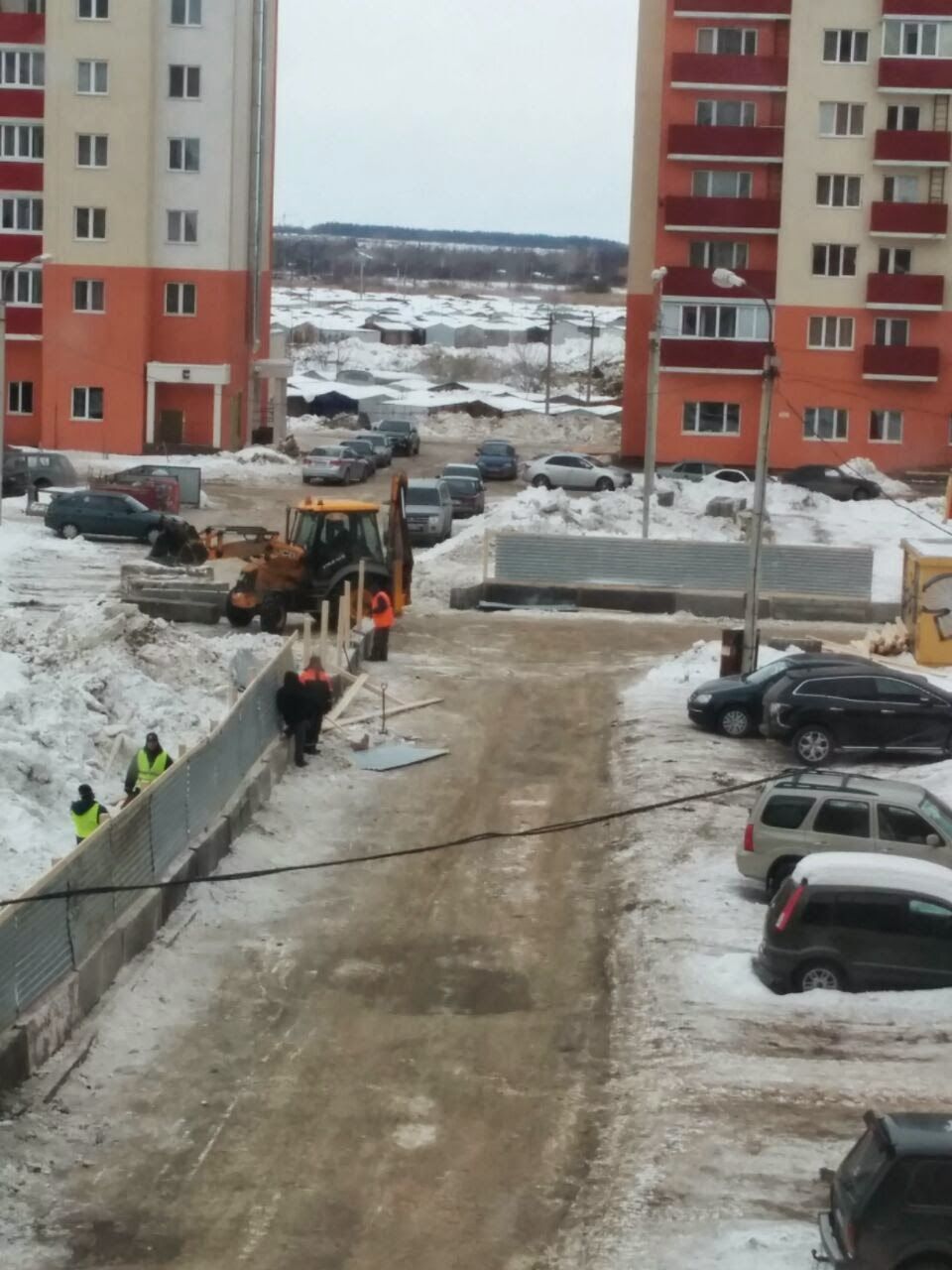 Незаконное точечное строительство между домами по ул. Дагестанская 16,  Дагестанская 16/1,Дагестанская 14/1,Дагестанская 14