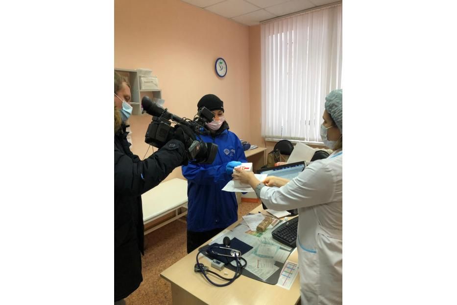 Демский районный волонтерский штаб принимает участие в раздаче бесплатных медикаментов больным коронавирусной инфекцией