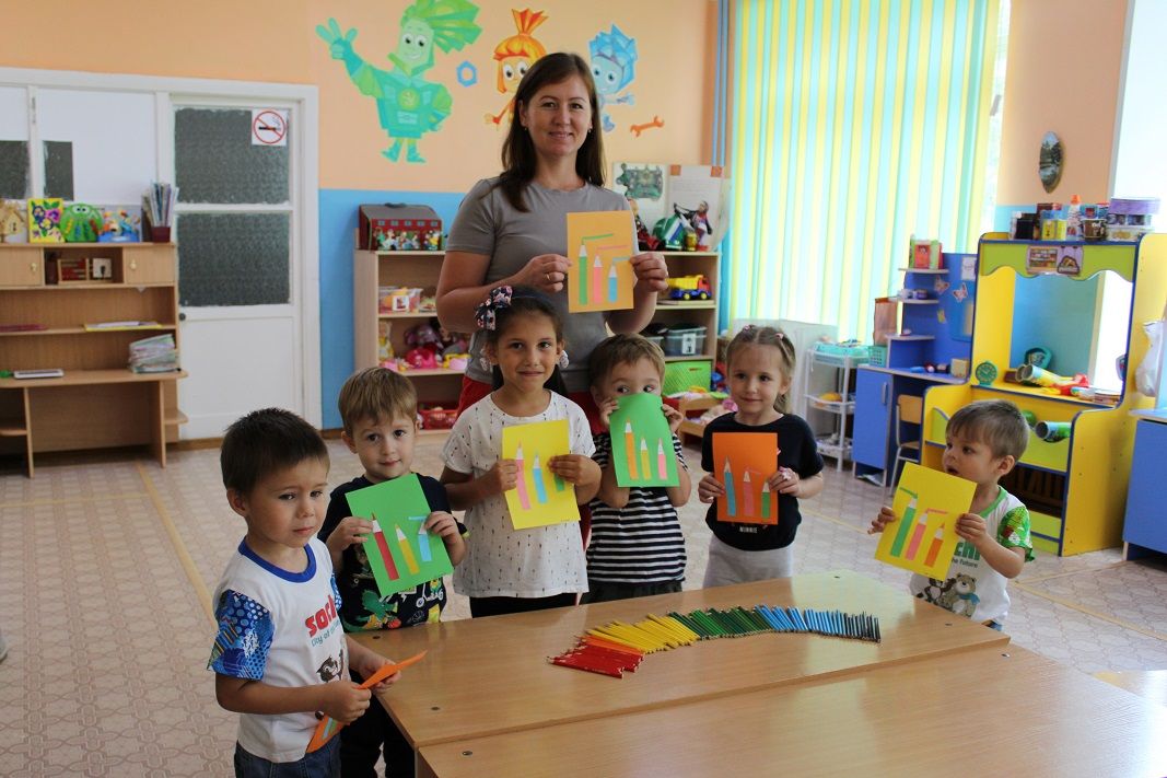 Творчество с малышами: в детском саду Советского района прошел день рисования