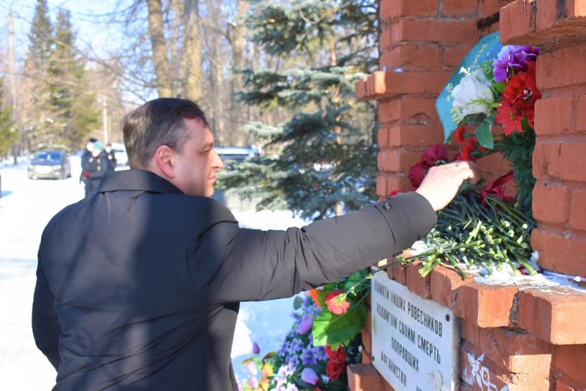 Военный комиссар ленинского района г. Возложение цветов Уфа. Военком Кировского района Уфа.