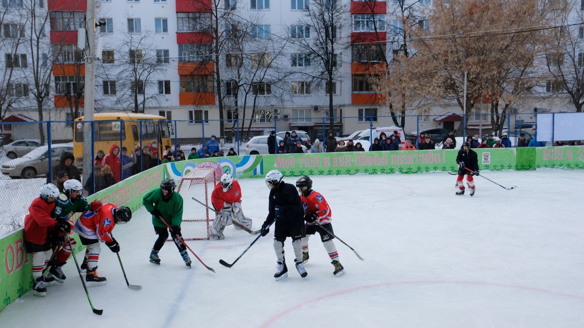 В Кировском районе Уфы проходит отборочный этап хоккейного турнира дворовых команд