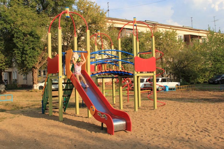 Детские площадки – в подарок юным калининцам 
