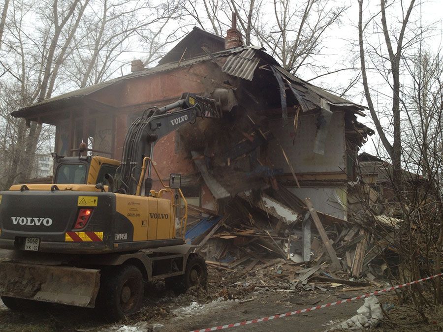 Попал под снос. Снос дома в Кандалакше. Снос домов на районной в Уфе. Снос ветхого жилья своими руками книга. Снос домов на ул Кавказская в Уфе.