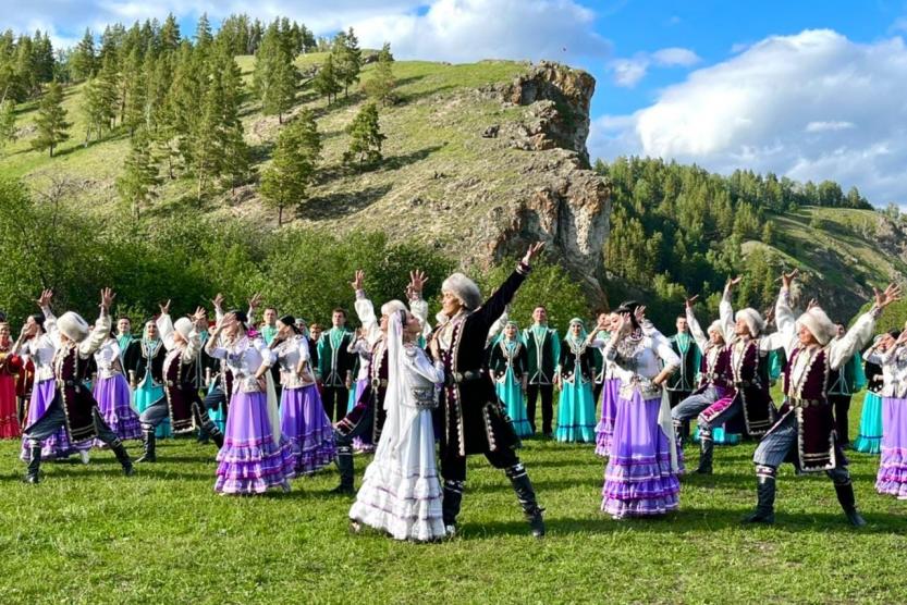 Ансамбль Республики Башкортостан Мирас. Курай ансамбль. Праздник курая в Бурзянском районе.