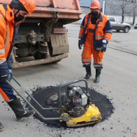 Разборка асфальтобетонного покрытия вокруг колодцев