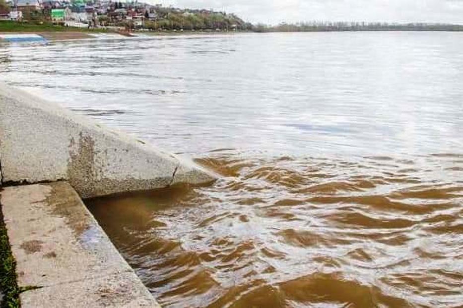 Длительный подъем воды в реке. Подъем уровня воды. Подъем реки белая сейчас. Резкий подъем уровня воды картинки. Состояние реки белая Башкирия на сегодня.