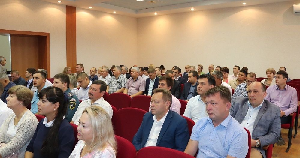 В Администрации Калининского района прошло очередное оперативное совещание