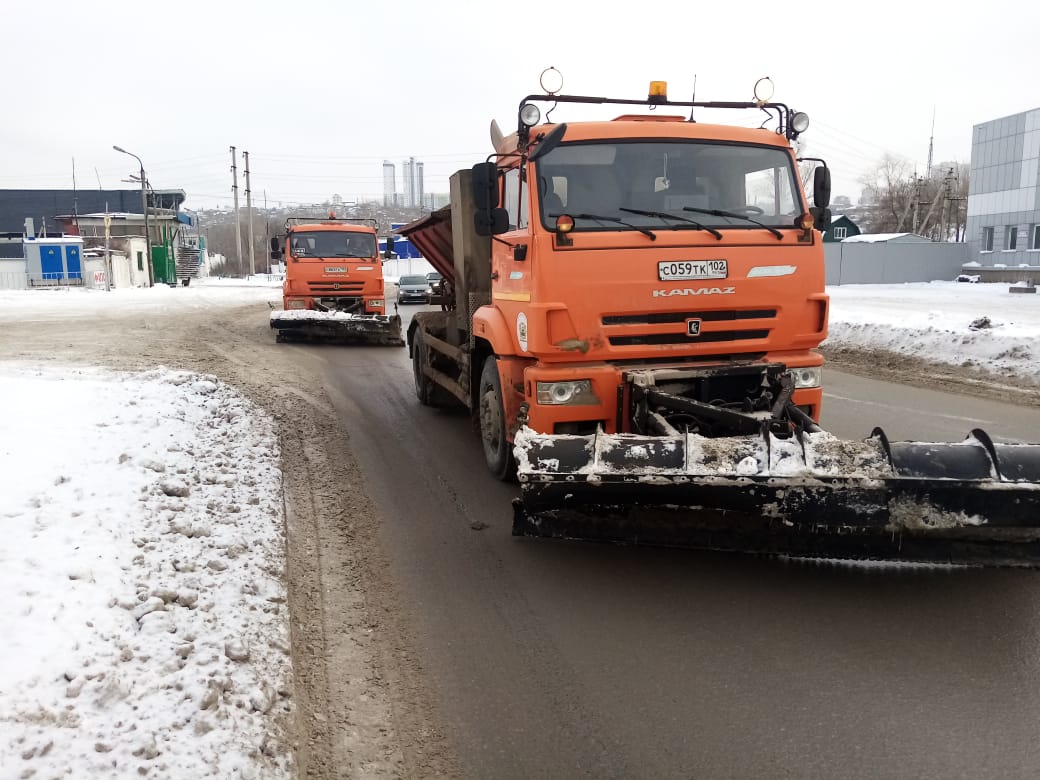 В новом 2021 году продолжается очистка улиц Ленинского района г. Уфы от снега