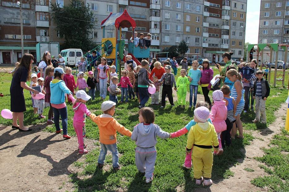 Приглашаем семьи с детьми на праздник двора! 