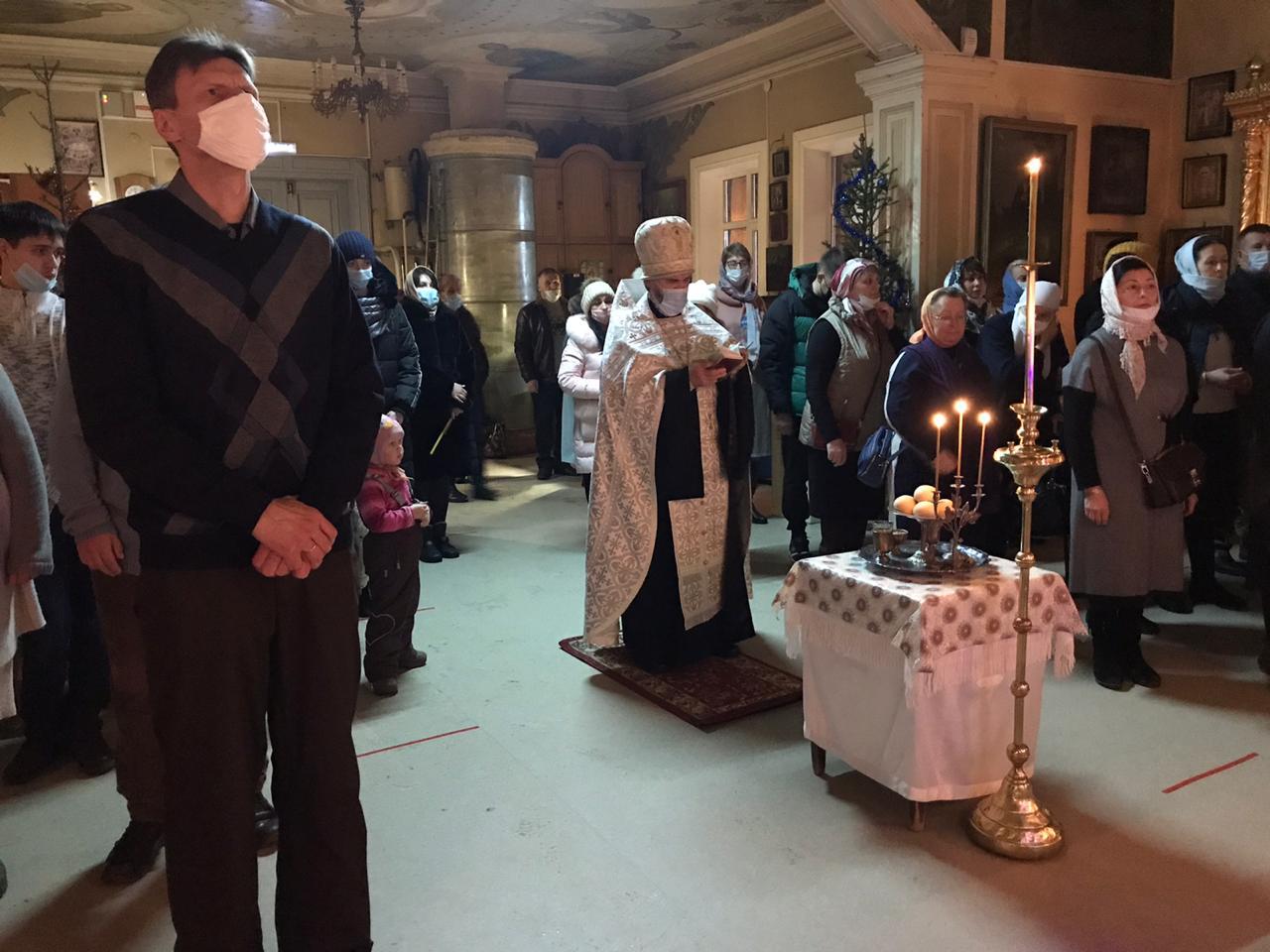 В Ленинском районе Уфы проходят праздничные богослужения в честь Рождества Христова