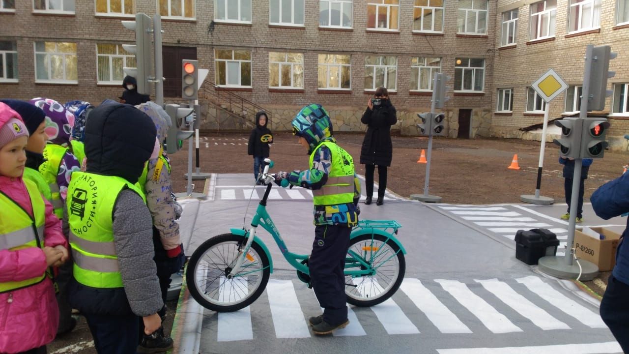 Школьникам Советского района напомнили правила дорожного движения