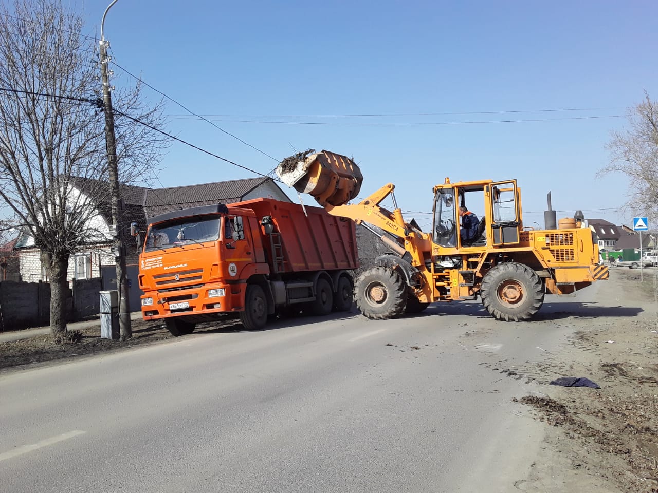 Весенняя уборка улиц Ленинского района Уфы продолжается