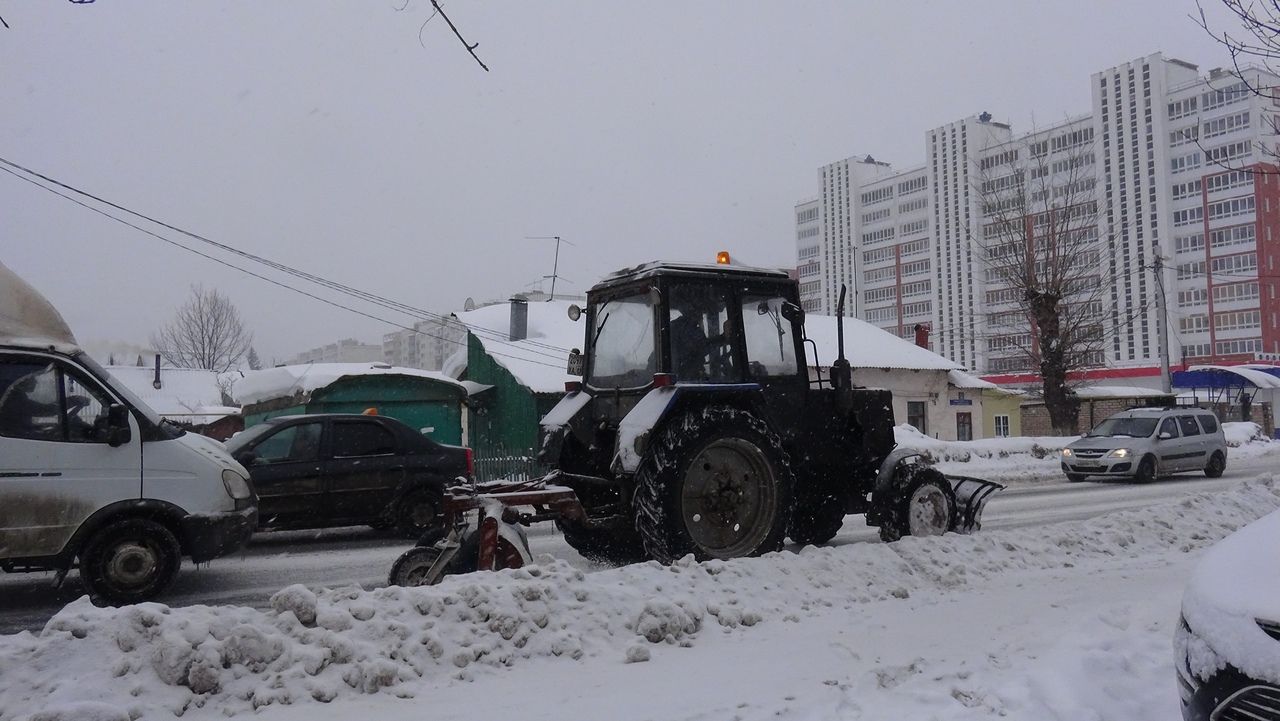 В Дёмском районе Уфы очищают территории от снега