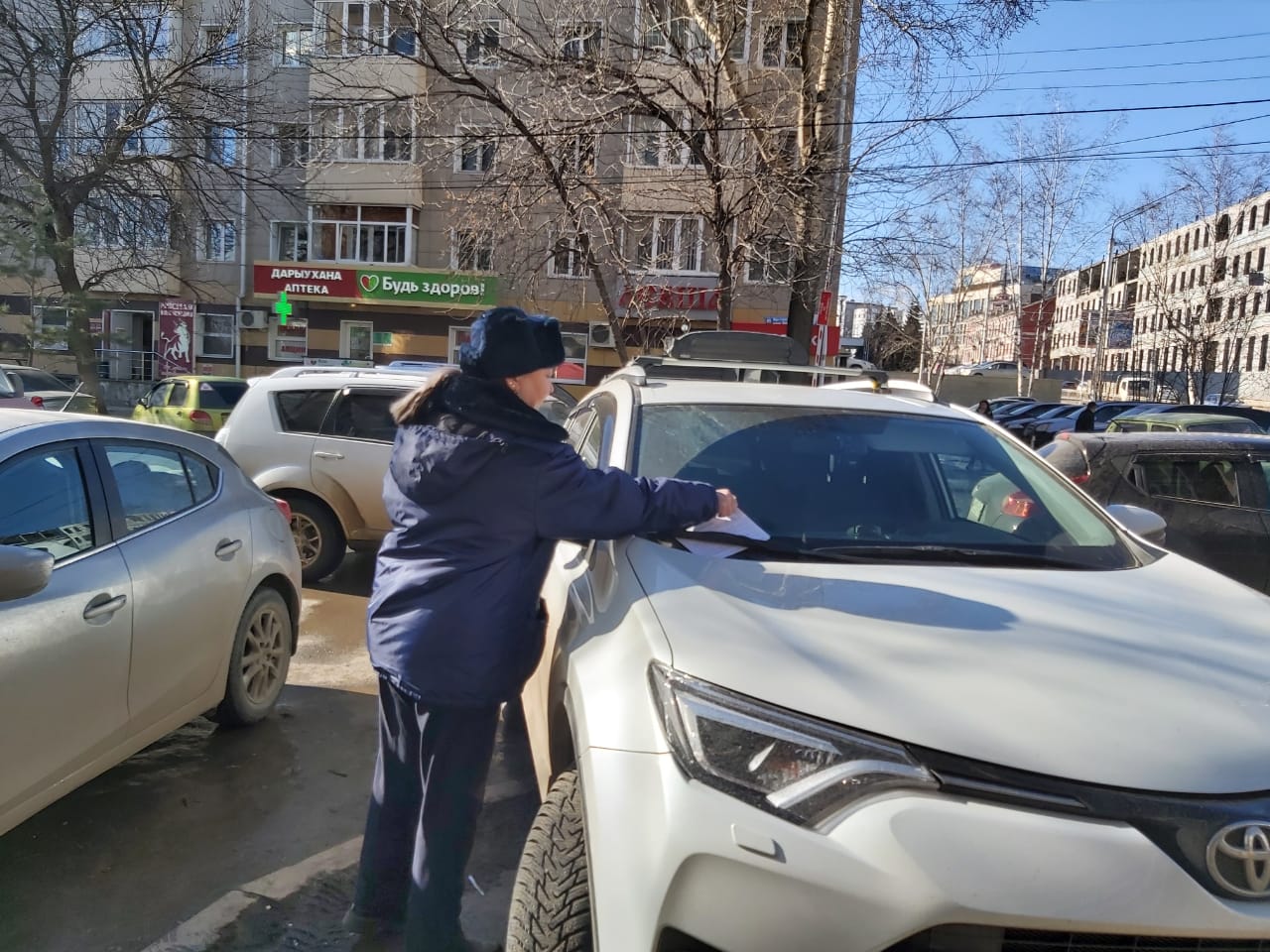 В Кировском районе проводятся рейды по выявлению нарушений правил парковки