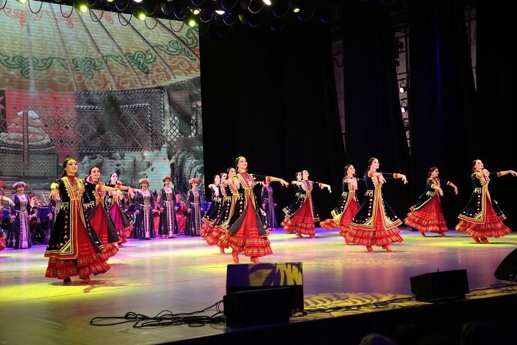 В Уфе прошел сольный концерт фольклорного ансамбля песни и танца «Мирас»