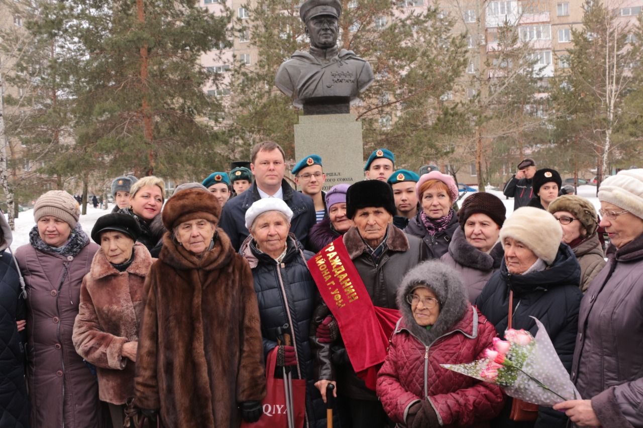 Во славу подвига героя: в сквере Маршала Жукова состоялся митинг памяти, посвященный Дню защитника Отечества