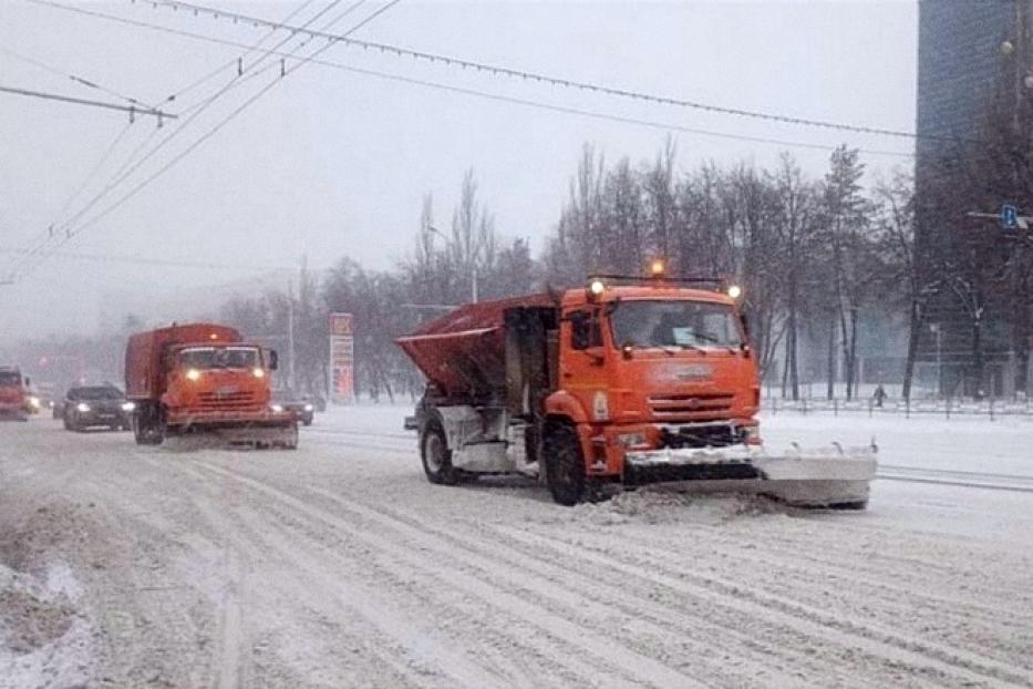 В Уфе продолжается уборка и вывоз снега