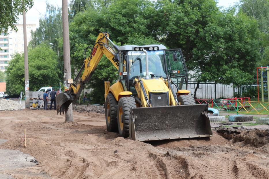 В Калининском районе проходит ремонт дворов 