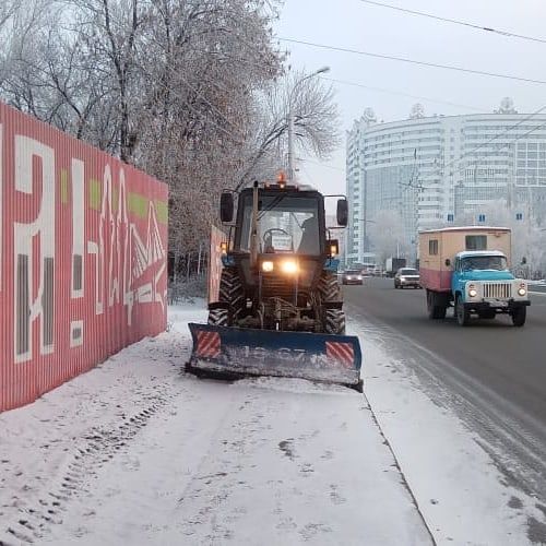 В Орджоникидзевском районе продолжается очистка улиц от снега 