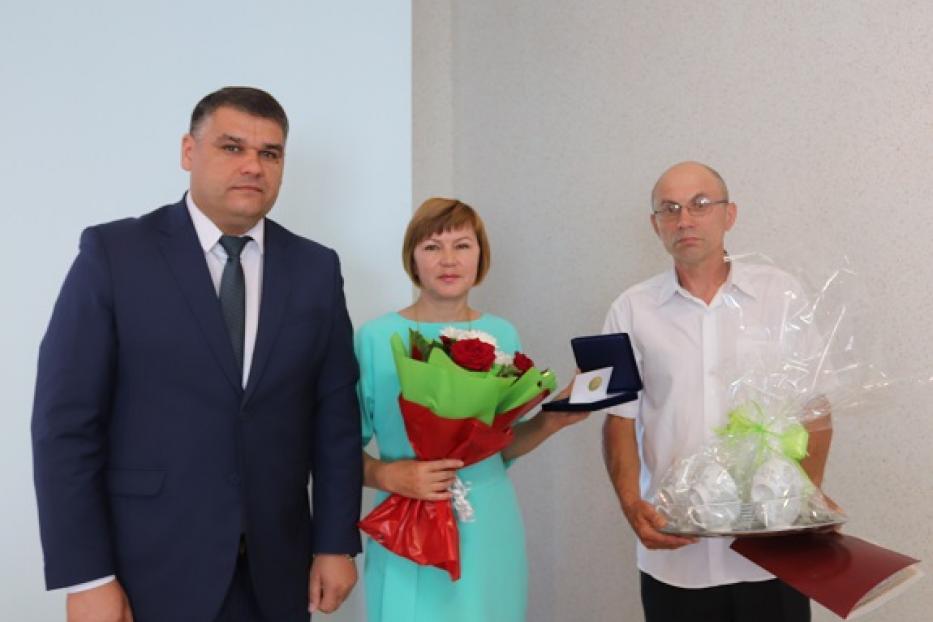 Семьи Калининского района награждены медалями «За любовь и верность»