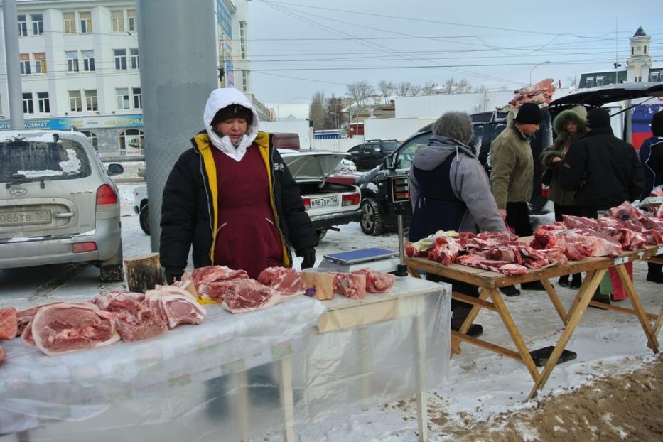 Возле Дворца молодежи впервые в этом году состоялась мясная ярмарка