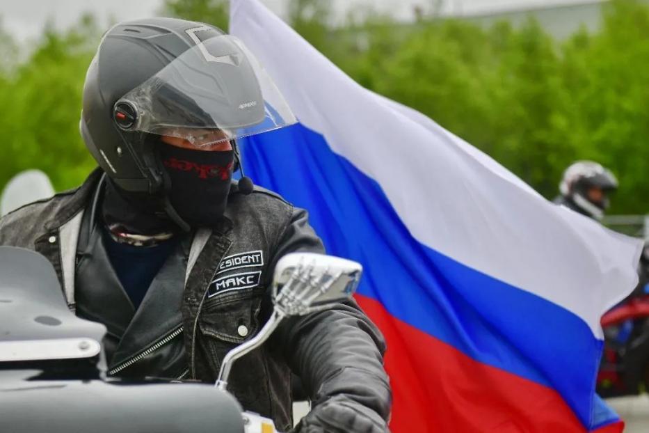 Приглашаем мотоциклистов принять участие в байкерском флешмобе, посвященном Дню России