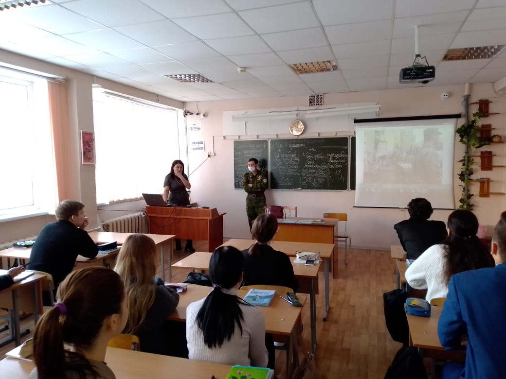 Ветеран боевых действий Лейла Мухаметгалина провела «Урок мужества» для учащихся школ Кировского района Уфы
