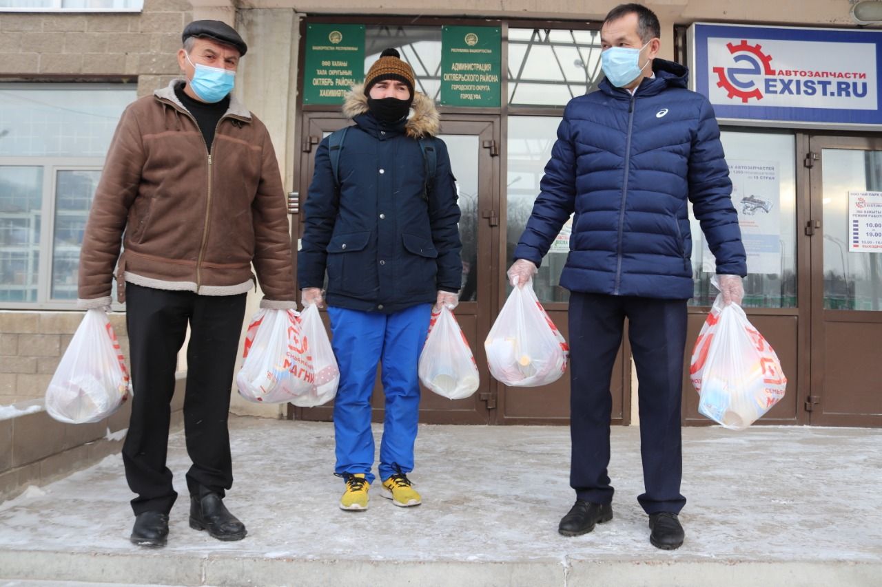 Волонтеры Октябрьского района приходят жителям на помощь