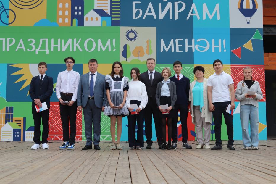 В День России юные демчане получили свои первые паспорта