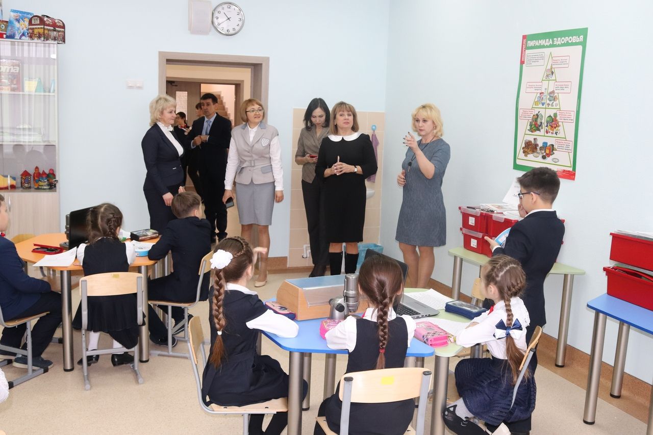 Демский лицей №161 посетила делегация из Республики Крым