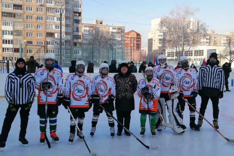 В Калининском районе стартовал турнир "Золотая шайба" 