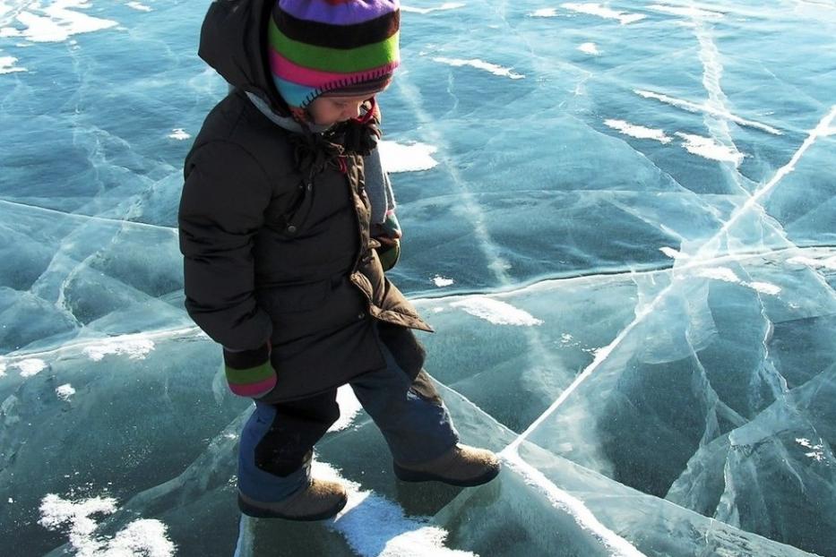 Внимание! Ребенок на льду