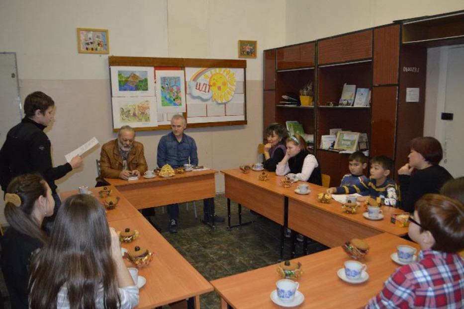 Воспитанники центра детского творчества встретились с поэтом Владимиром Денисовым