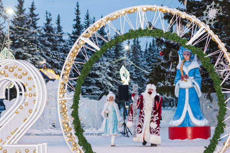 В Уфе состоится открытие центральных городских елок на площадях имени Ленина и Салавата Юлаева