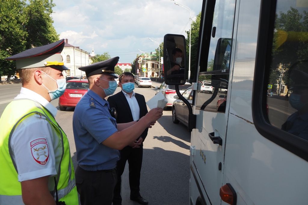 В Уфе продолжается проверка общественного транспорта на соблюдение санитарных норм и законность осуществления пассажирских перевозок