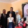 Ульфат Мустафин поздравил юную жительницу микрорайона Шакша Екатерину Никитину с наступающим Новым годом