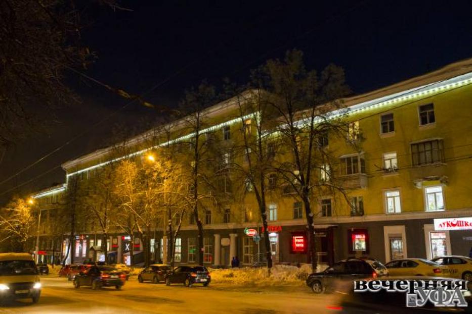 Фасады домов на улице Первомайской украсили новые гирлянды 