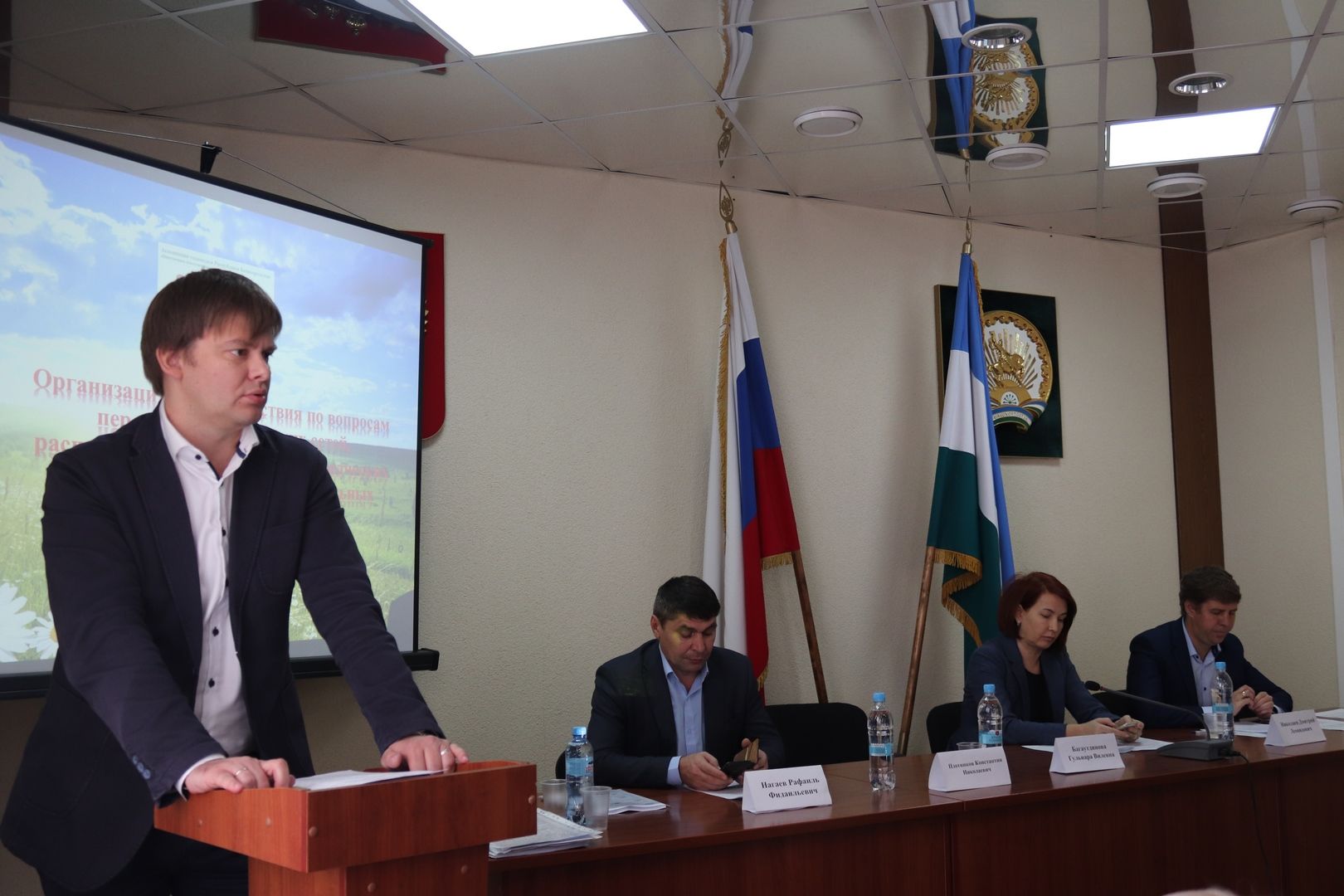 В Администрации Кировского района обсудили вопросы заключения договоров на вывоз ТКО